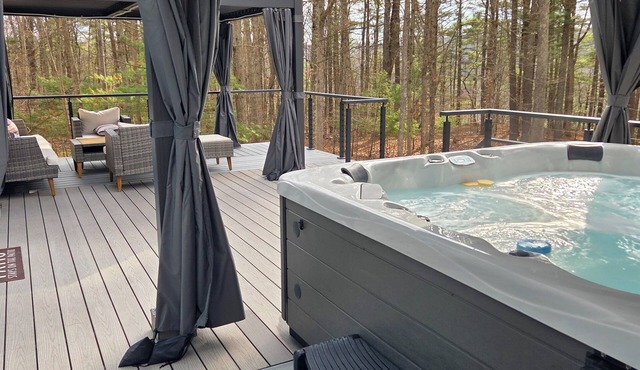 Luxury Pocono Retreat 3 King Beds Hot Tub, Game Room, Fireplace & Firepit