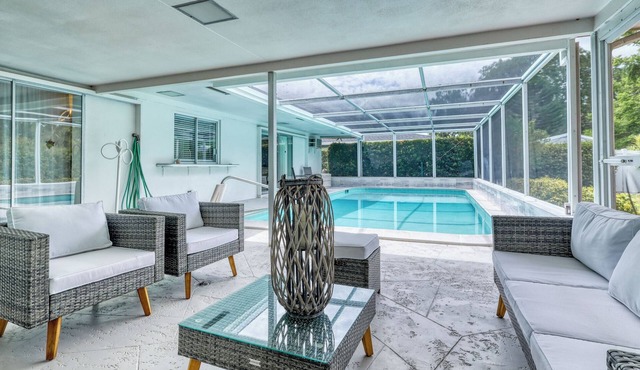 Luxury Pool Family Home Near Siesta Key/DT-3BR/2BA