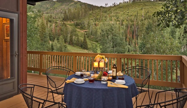 Luxury + Pool/Hot Tub + Ski in/Ski out - Right-O-Way Chalet