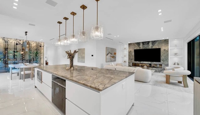 Luxury Pool Home - Downtown Brickell