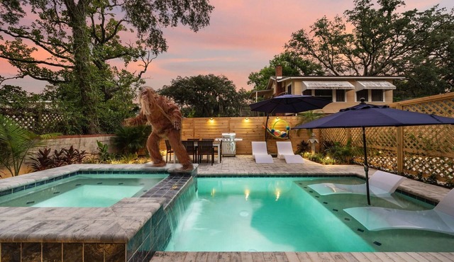 Luxury Pool & Hot Tub Oasis with Guest Suite