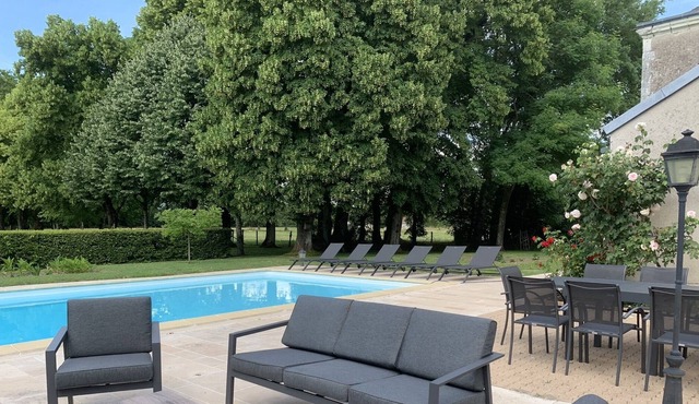 Luxury pool property Tours and Loire Castles