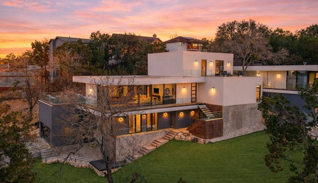 Luxury Pool Retreat Near Lake Travis | Hunters Estate