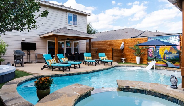 Luxury Pool & Spa Oasis | 5mi to Downtown ATX