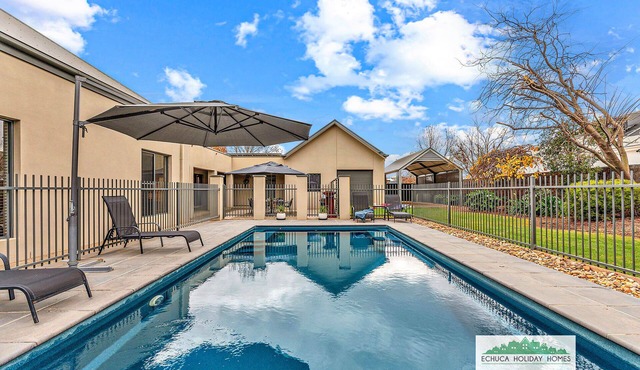 Luxury Pool Villa | Murray River | 4BR