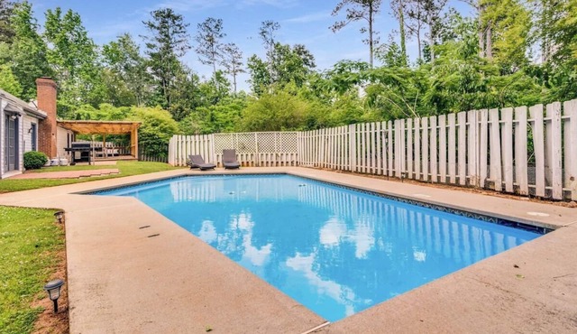 Luxury Poolside 4BR Sanctuary,Sleeps 8