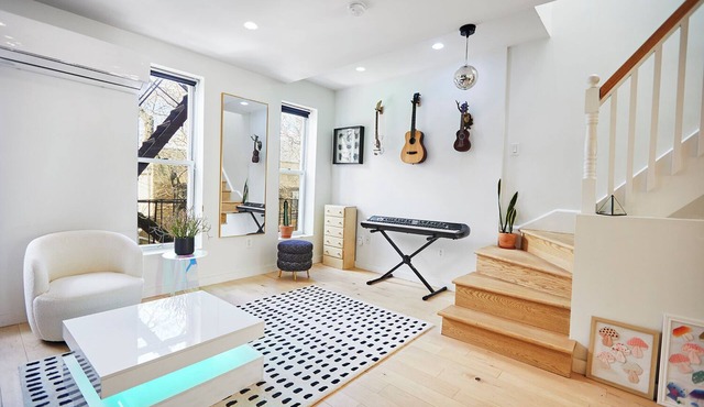 Luxury Prime Greenpoint/Williamsburg Triplex Townhouse – Private, Spacious”