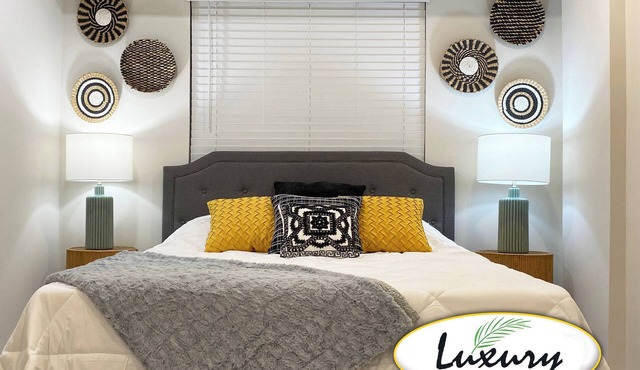 Luxury, Private Suite in cool Palm Beach Gardens with WiFi, AC