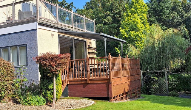 Luxury Private Annexe & Hot Tub Set Within Gardens With Summer House