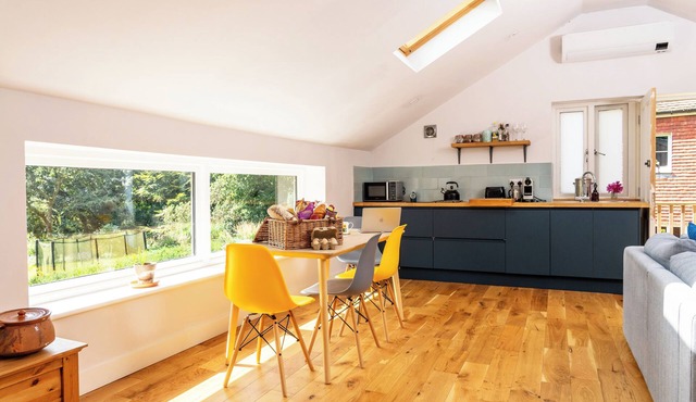 Luxury private apartment between historic Salisbury and the New Forest.