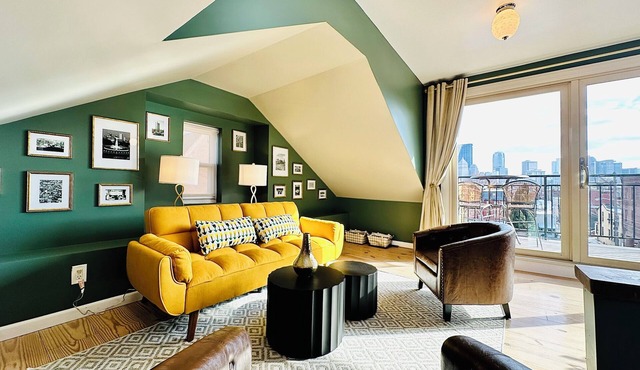 Luxury Private Boutique Hotel with CityView, Hot Tub, Free Parking