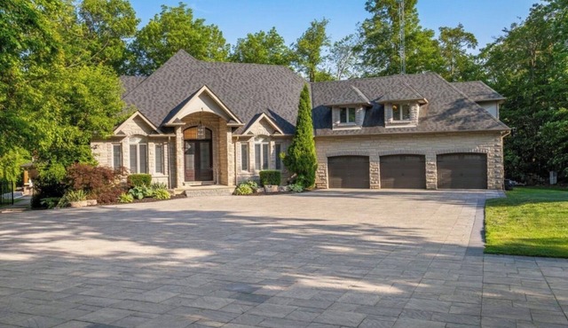 Luxury Private Estate Retreat. nPool Hot Tub Gym Pool Table