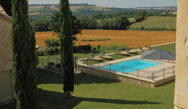 Luxury Private Estate in Gascony | Heated Pool, Spa, Air Conditioning, Sleeps 14