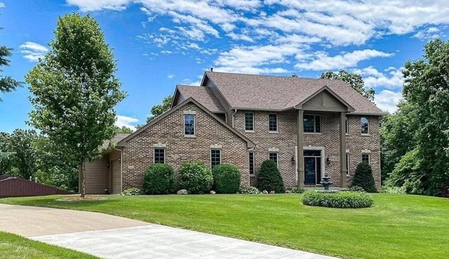 Luxury Private Estate with Hot Tub Pond Gym Fire Pit