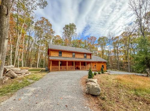 Luxury Private Hot Tub Bocce Walk to Swallow Falls