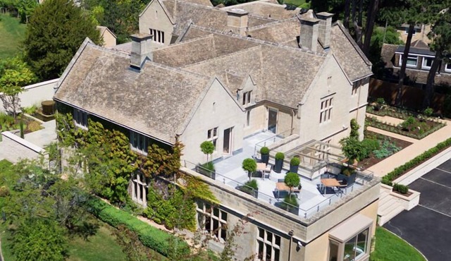 Luxury Private Hotel Home, Sleeping 24 Guests