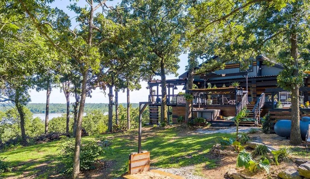 Luxury private lake home - Hot tub & fire pit