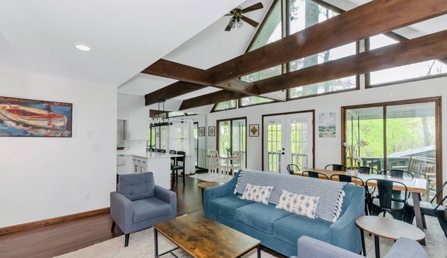 Luxury Private Lake House w/Hot Tub & Dock!