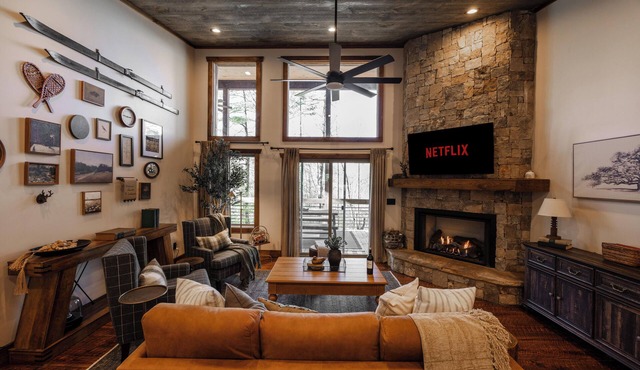 Luxury Private Mountain Retreat · Hot Tub · Views