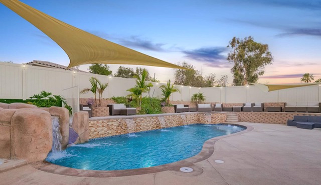 Luxury Private Oasis- 2 King Suites - Pool-Spa-Fire Pit-Sauna-Arcades-Playground