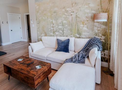 Luxury Private Ridge Retreat Near Downtown Floyd