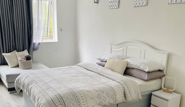 Luxury private room and easy access to local amenities