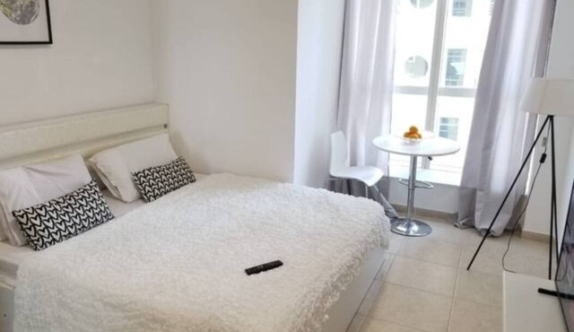 Luxury Private Room in an Apartment Next to Barasti Beach
