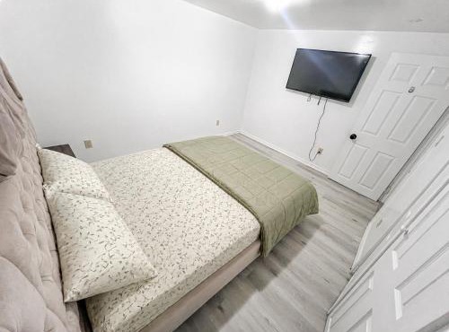 Luxury Private Room With Attached Washroom Darcel08