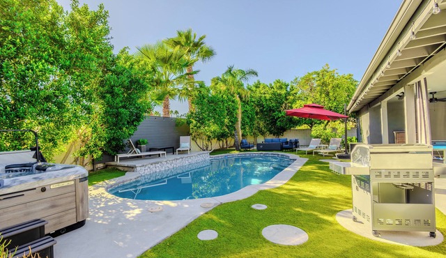 Luxury Private Scottsdale Home with Heated Pool, Hot Tub & Fire Pit - Sleeps 12