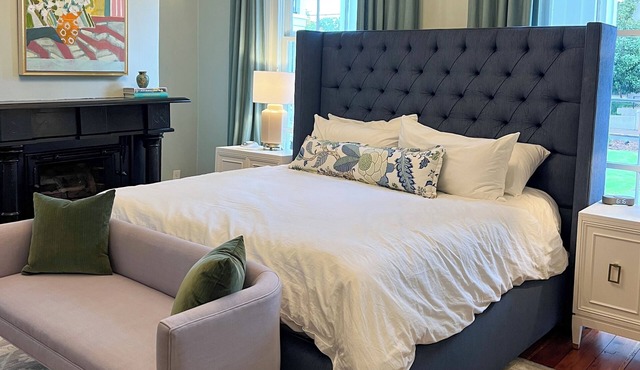 Luxury Private Suite in Boutique Historic Inn The Athenian- Downtown Location