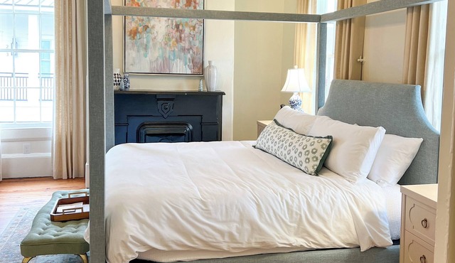 Luxury Private Suite in Boutique Historic Inn The Athenian- Downtown Location