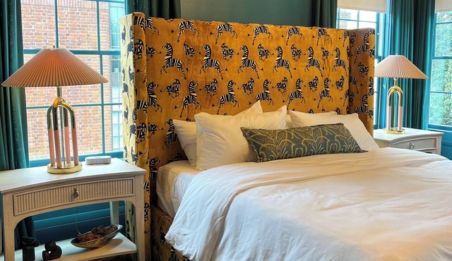 Luxury Private Suite in Boutique Historic Inn The Athenian- Downtown Location