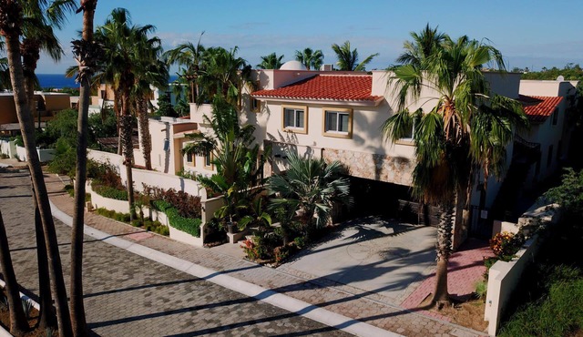 LUXURY PRIVATE VILLA! New Deep Discount for Spring/Summer! Events OK, New Reno!