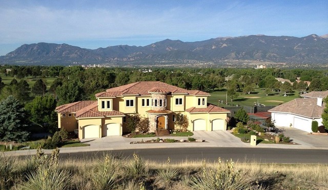Luxury property, ‘26 Grad week special!