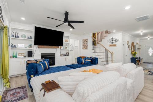 Luxury Property with Swim Spa, Game Room, Fitness Center