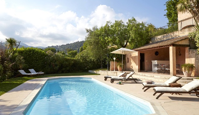 Luxury Provencal villa with heated pool and gym in St Paul
