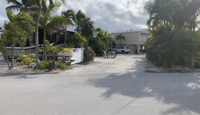 Luxury Pull Thru Rv lot with access to all the Resorts amenities!