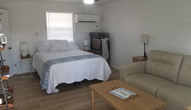 Luxury Queen Studio With Kitchen Sleeps 3