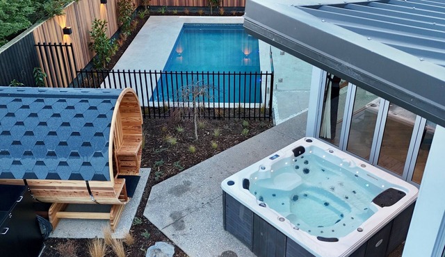 Luxury Queenstown Escape - Pool, Hot Tub & Sauna