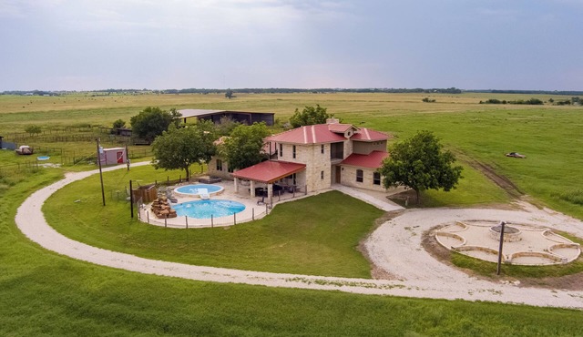 Luxury Ranch in Florence-Party House for Families 5 1/2 bedrooms,5bath,Sleeps 20