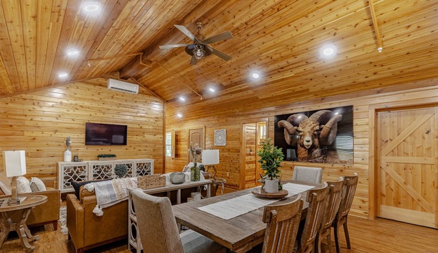 Luxury Rayburn Cabin at Historical Farm