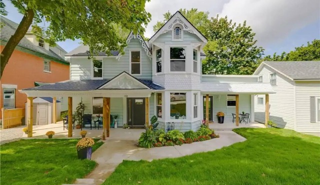 Luxury Remodeled 5-bedroom Home - The Green Victorian