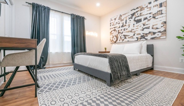 LUXURY Remodeled DC Suite- Near restuarants, H Street & downtown. Quiet area!