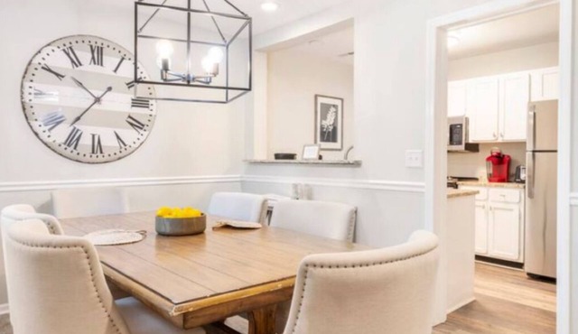 Luxury Remodeled Townhouse in Mt. Pleasant, Charleston suburb