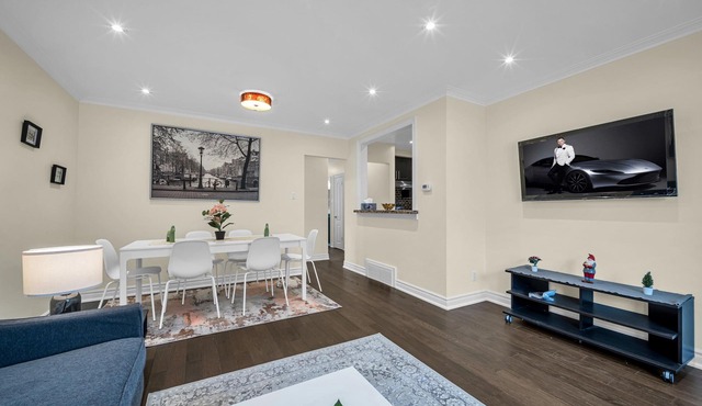 Luxury Renovated 3 Bedroom Home in North Yorkn