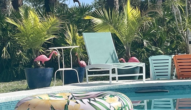 Luxury renovated pool house & separate studio apartment 1.5 miles to the beach.