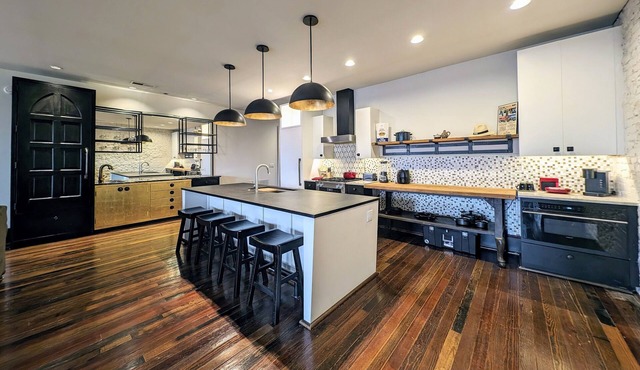 Luxury Rental in Historic Helena. Private Balcony & Parking. Near Clarksdale!