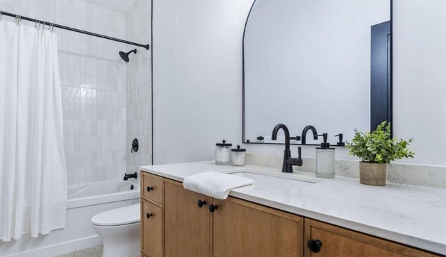 Luxury rental steps to the beach