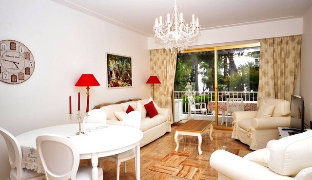 Luxury residence,beach,park,sea view,terrace,peace,air.cond,large 1-bedr apart