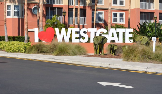 LUXURY RESORT 2 BEDROOM CONDO NEAR DISNEY